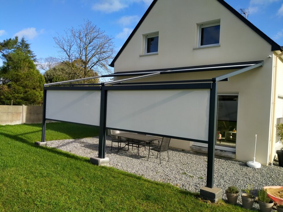 Pergola à toit enroulable, une variante à la pergola bioclimatique